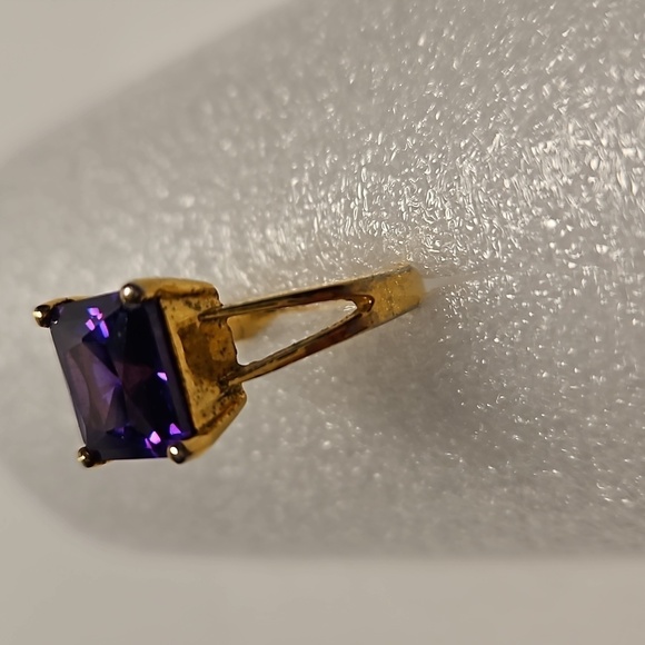 Purple Large Square Rhinestone Size 7 Goldtone Ring - Picture 3 of 6